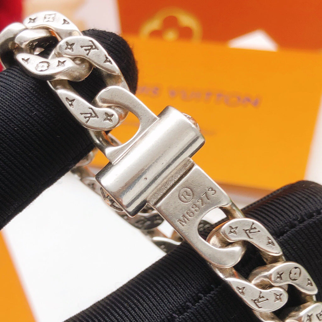 Geometric Emblem Bracelet in Silver-Tone – Silver Detail – Design 008 detail view