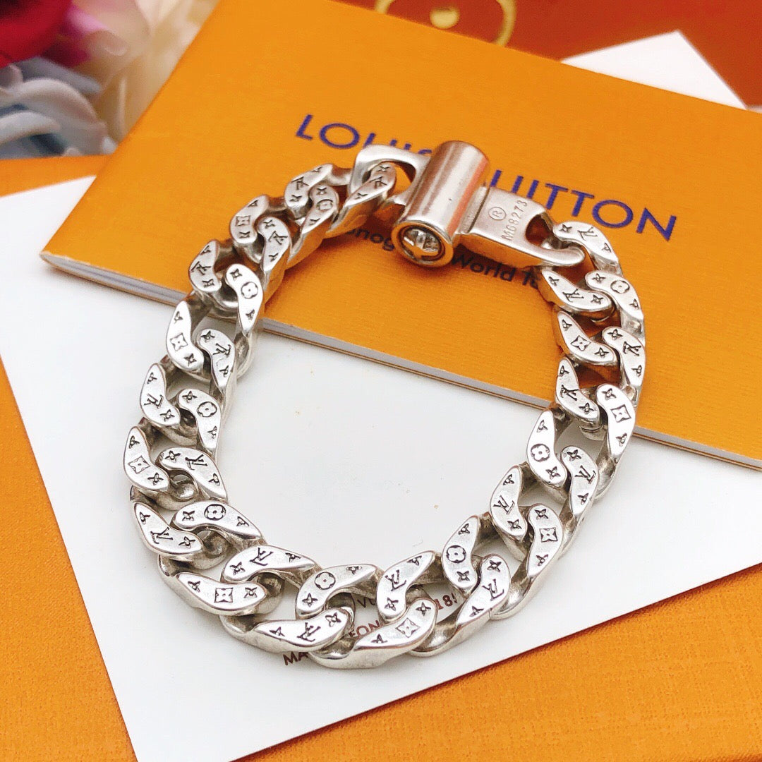 Geometric Emblem Bracelet in Silver-Tone – Silver Detail – Design 008 side detail