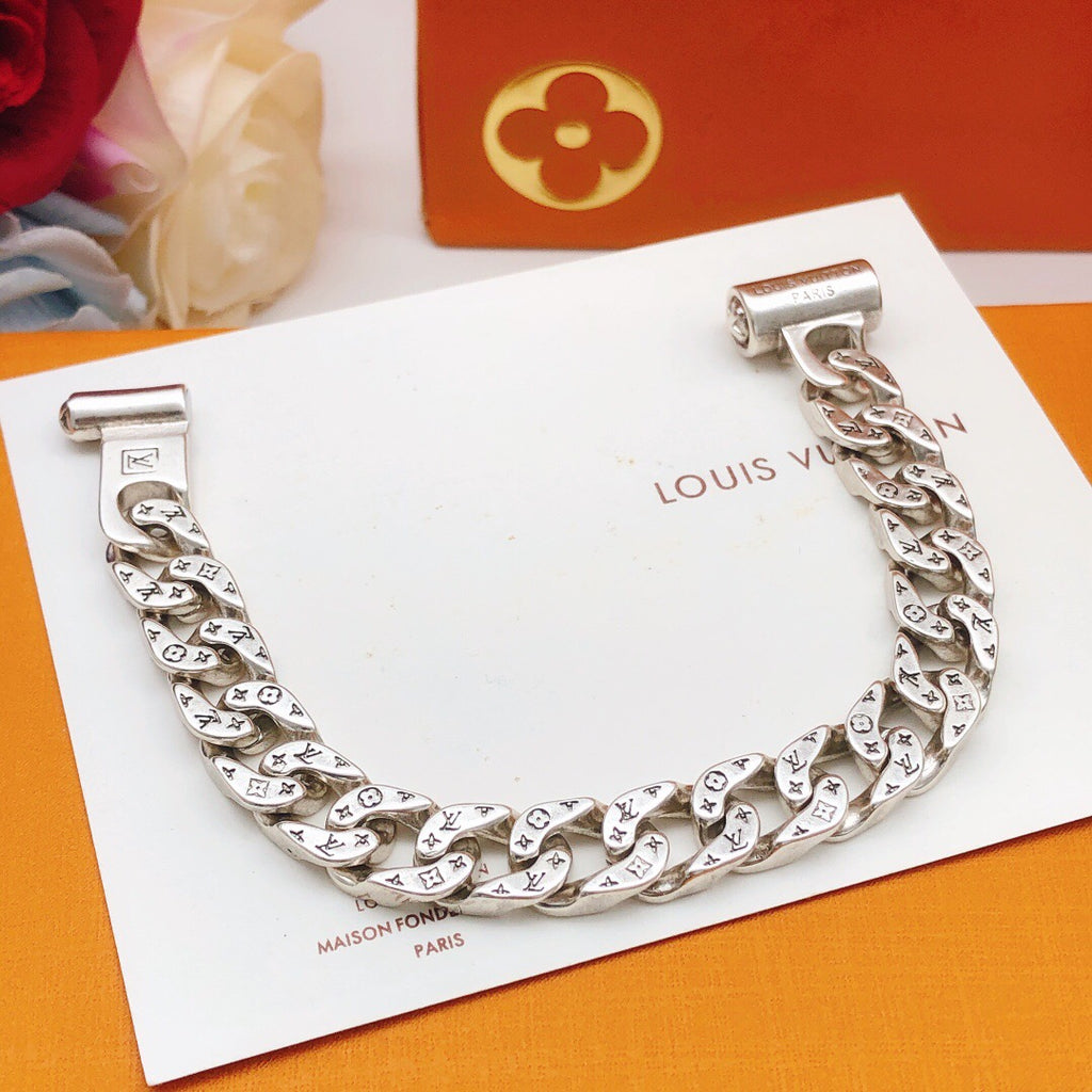 Geometric Emblem Bracelet in Silver-Tone – Silver Detail – Design 008 close-up detail