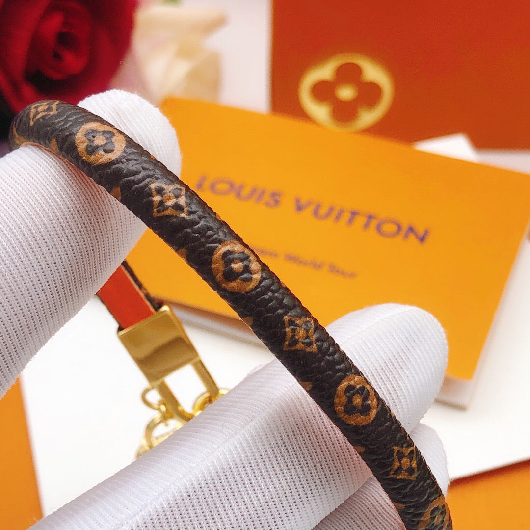 Geometric Emblem Bangle in Gold-Tone – Leather Detail – Design 002 detail view