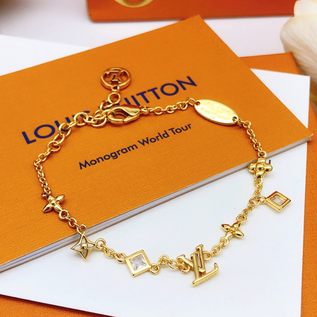 Geometric Emblem Bracelet in Gold-Tone – Design 025 side detail