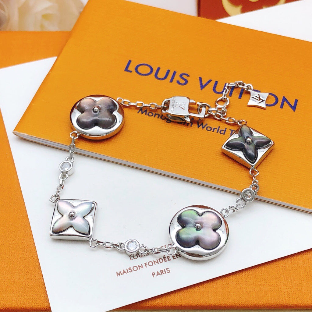 Geometric Emblem Bracelet in Silver-Tone – Silver Detail – Design 007 side detail