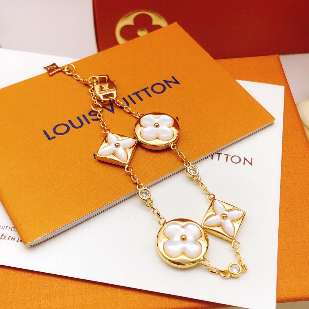 Geometric Emblem Bracelet in Gold-Tone – Design 013 side detail
