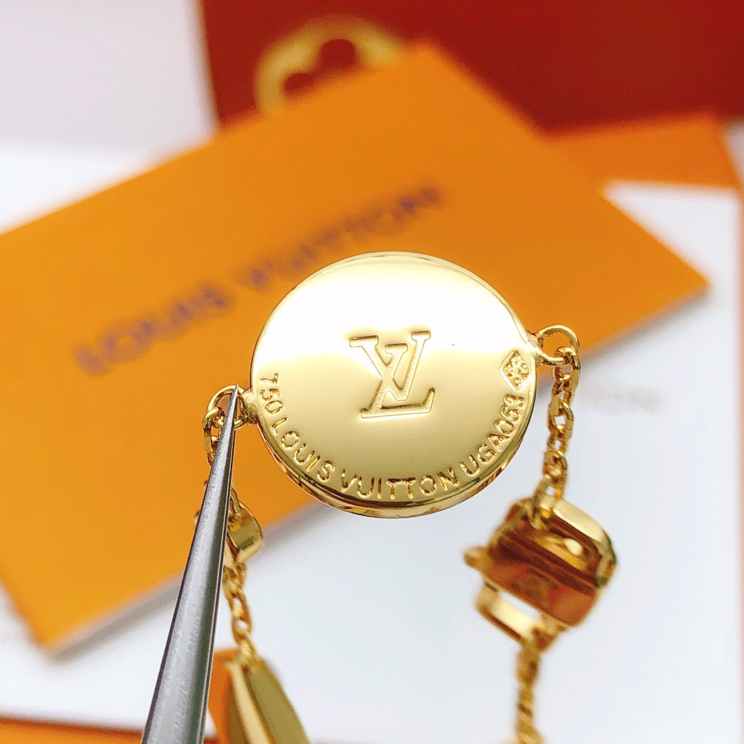 Geometric Emblem Bracelet in Gold-Tone – Design 013 close-up detail