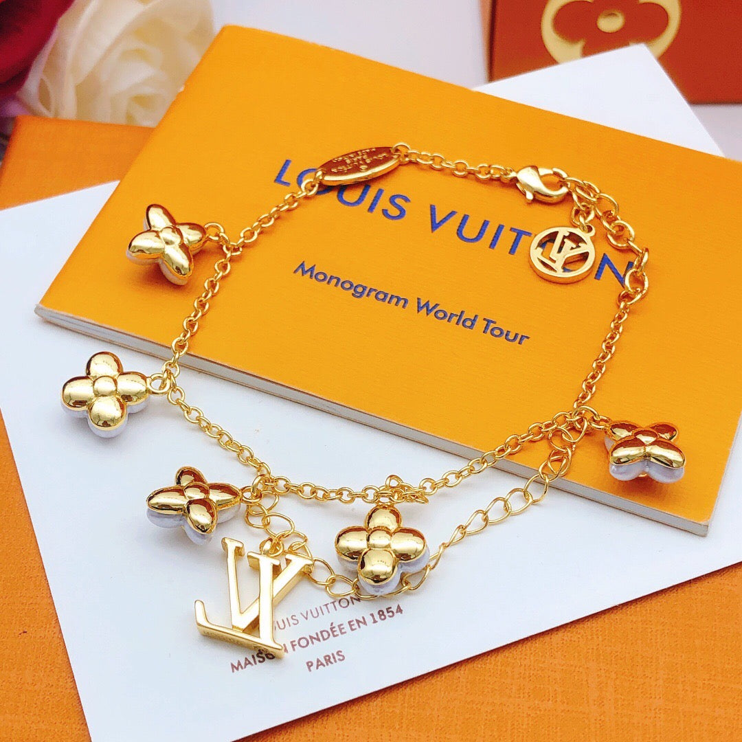 Floral Bracelet in Gold-Tone – White Detail detail view