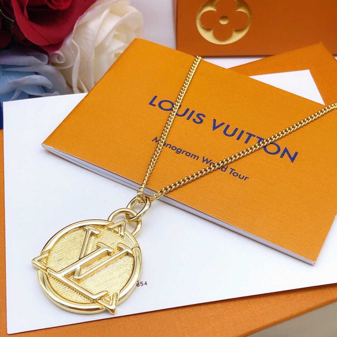 Round Pendant Necklace in Gold-Tone – Design 003 detail view