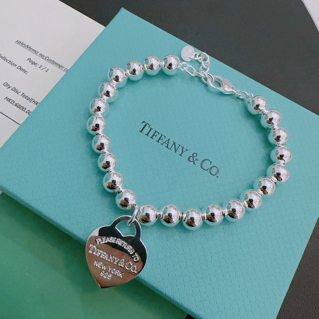 Signature Motif Bracelet in Silver-Tone – Vintage Detail – Design 19 close-up detail