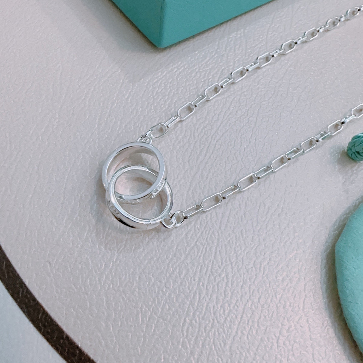 Signature Motif Pendant Necklace in Silver-Tone – Vintage Detail – Design 08 close-up detail