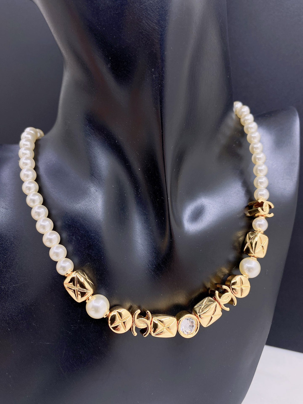 Pearl Pearl-Detail Pendant Necklace – Pearl Detail – Design 003 front product view