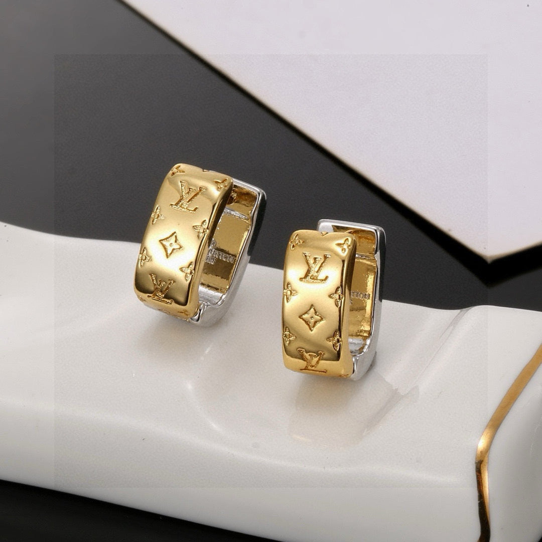 Clover Stud Earrings in Polished Metal-Tone – Clover Detail – Design 006 front product view