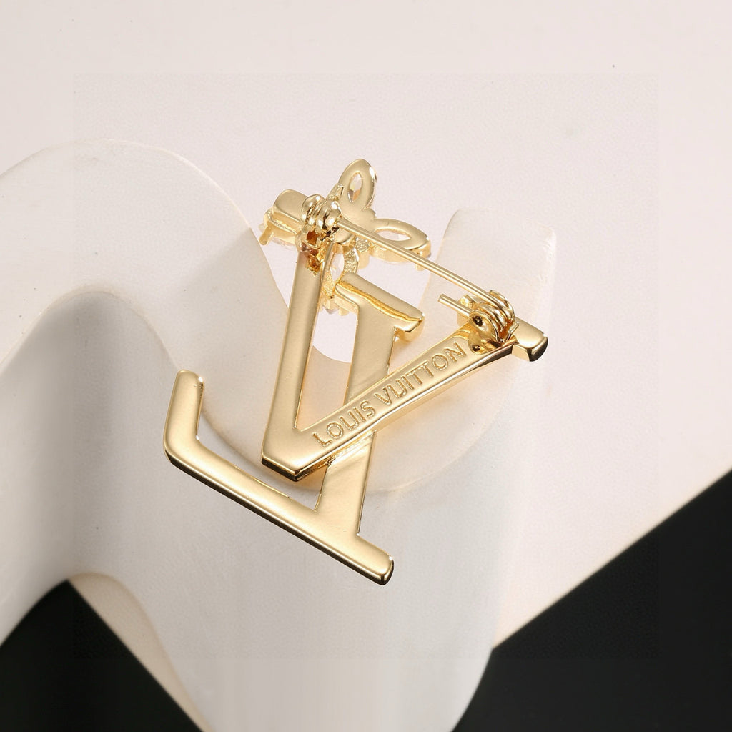 Letter Emblem Brooch in Polished Metal-Tone – Design 002 close-up detail