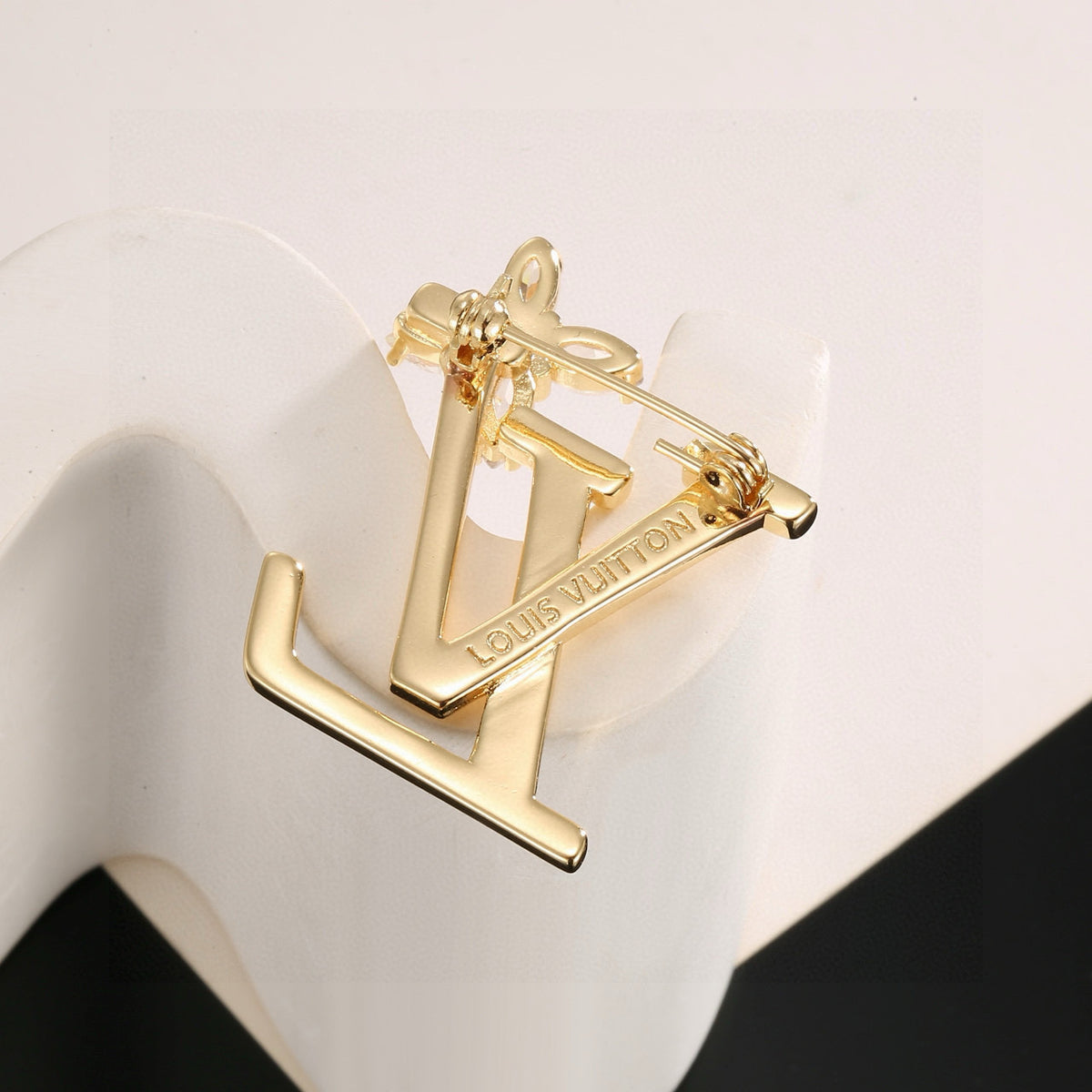 Letter Emblem Brooch in Polished Metal-Tone – Design 002 close-up detail