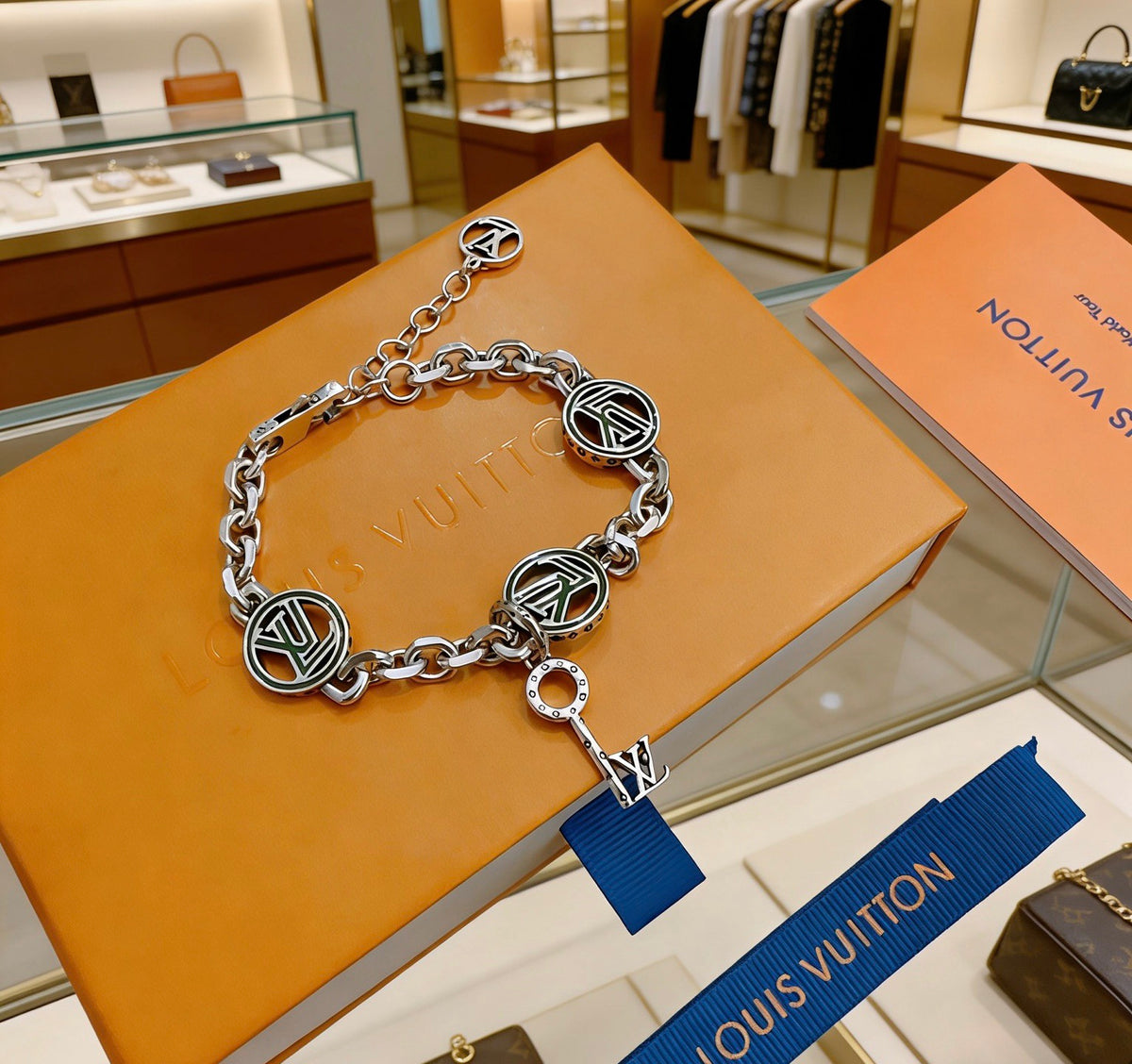 Chain Bracelet in Silver-Tone – Design 002 front product view