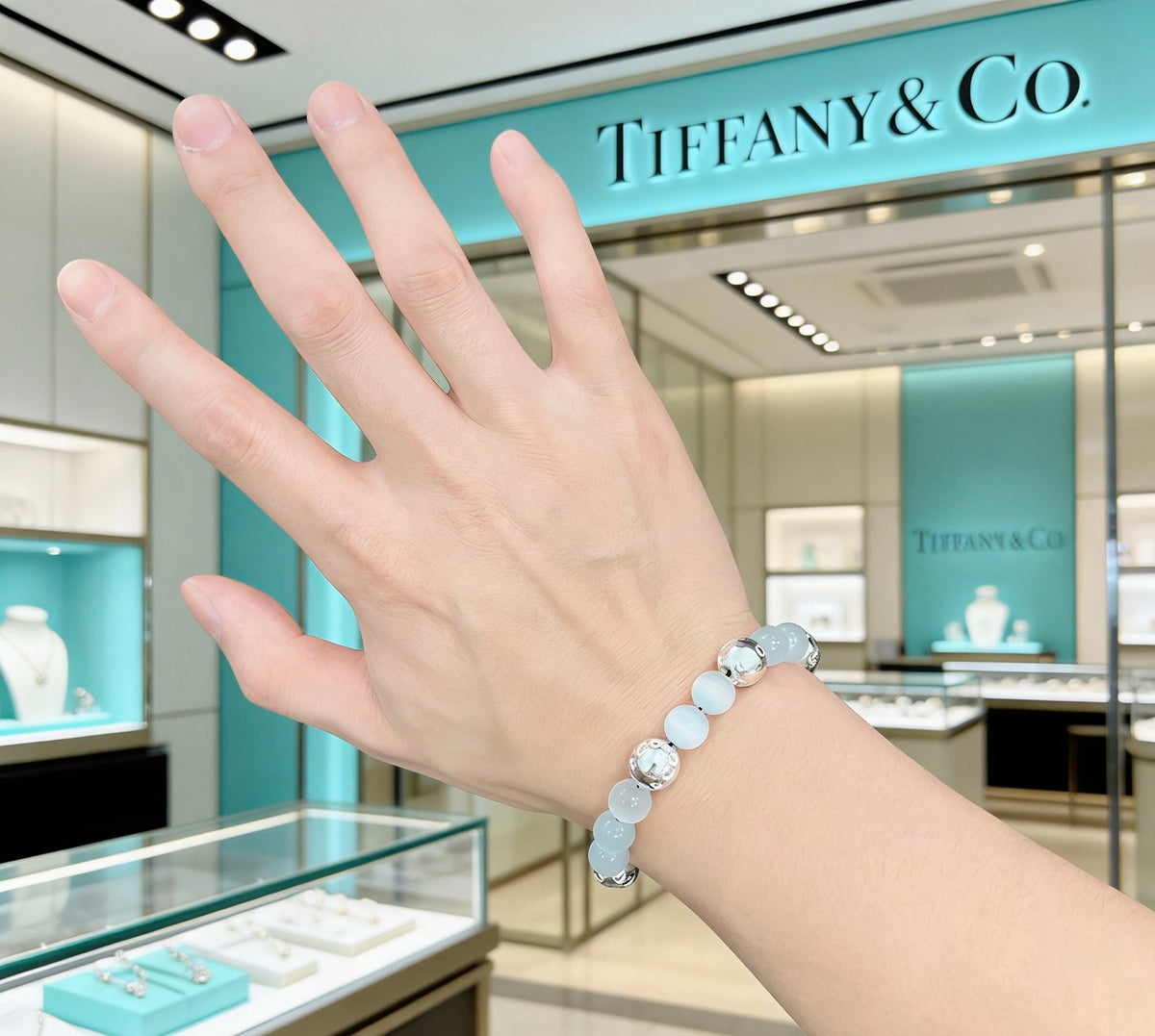 Signature Motif Bracelet in Silver-Tone – Agate Detail side detail