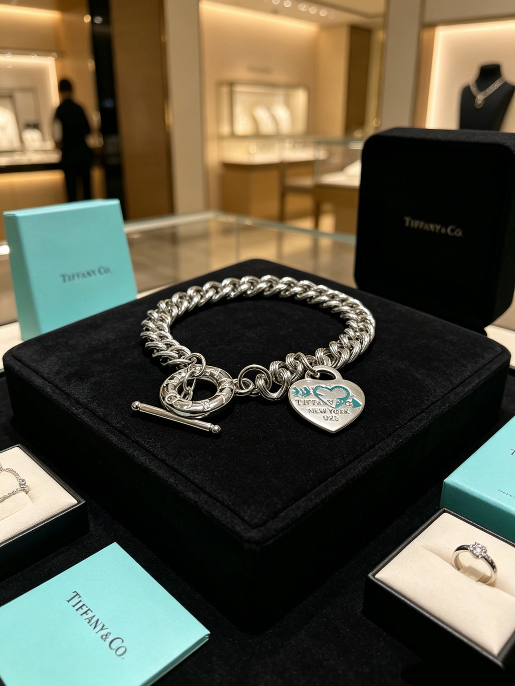 Signature Motif Bracelet in Silver-Tone – Vintage Detail – Design 10 close-up detail