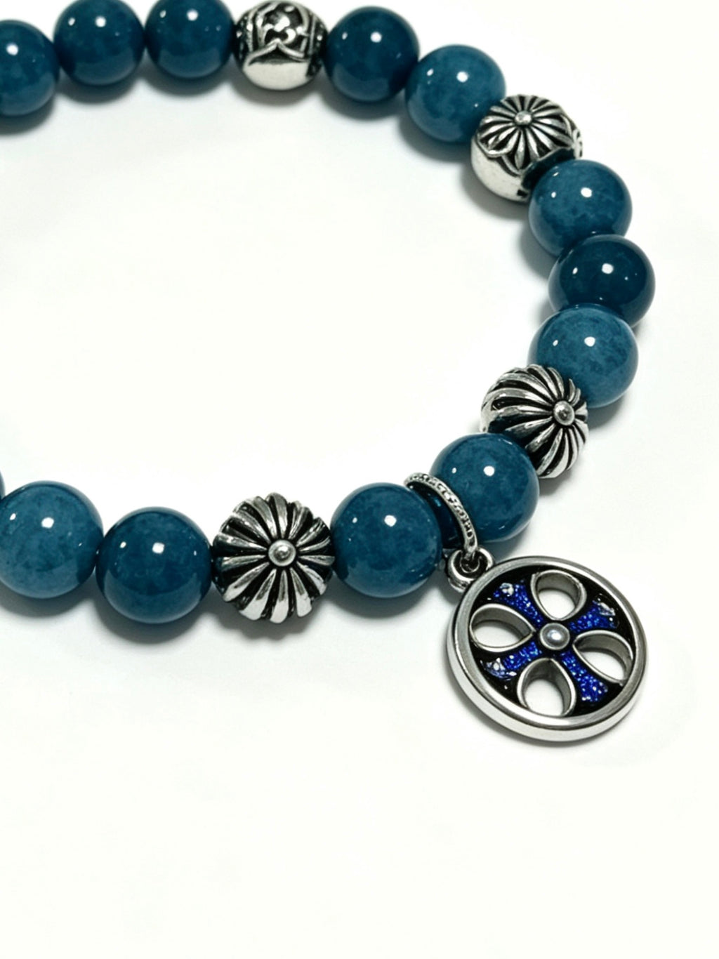 Cross Statement Bracelet in Antique Silver-Tone – Agate Detail – Design 02 close-up detail