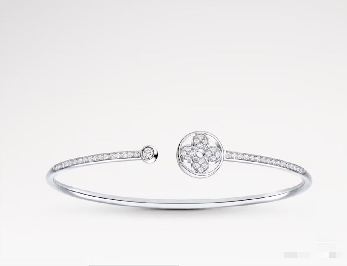 Clover Bangle in Polished Metal-Tone – Clover Detail main product view