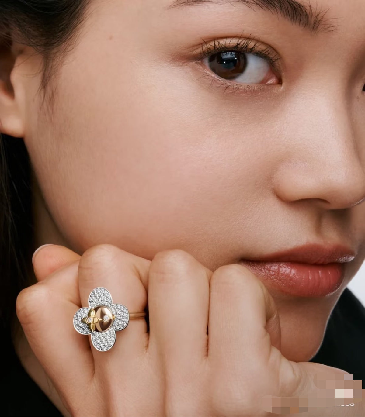 Sunflower Statement Ring in Polished Metal-Tone – Sunflower Detail – Design 002 main product view