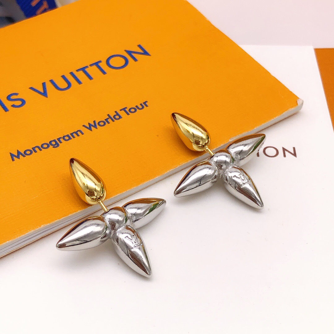 Geometric Emblem Fashion Accessory – Design 004 close-up detail