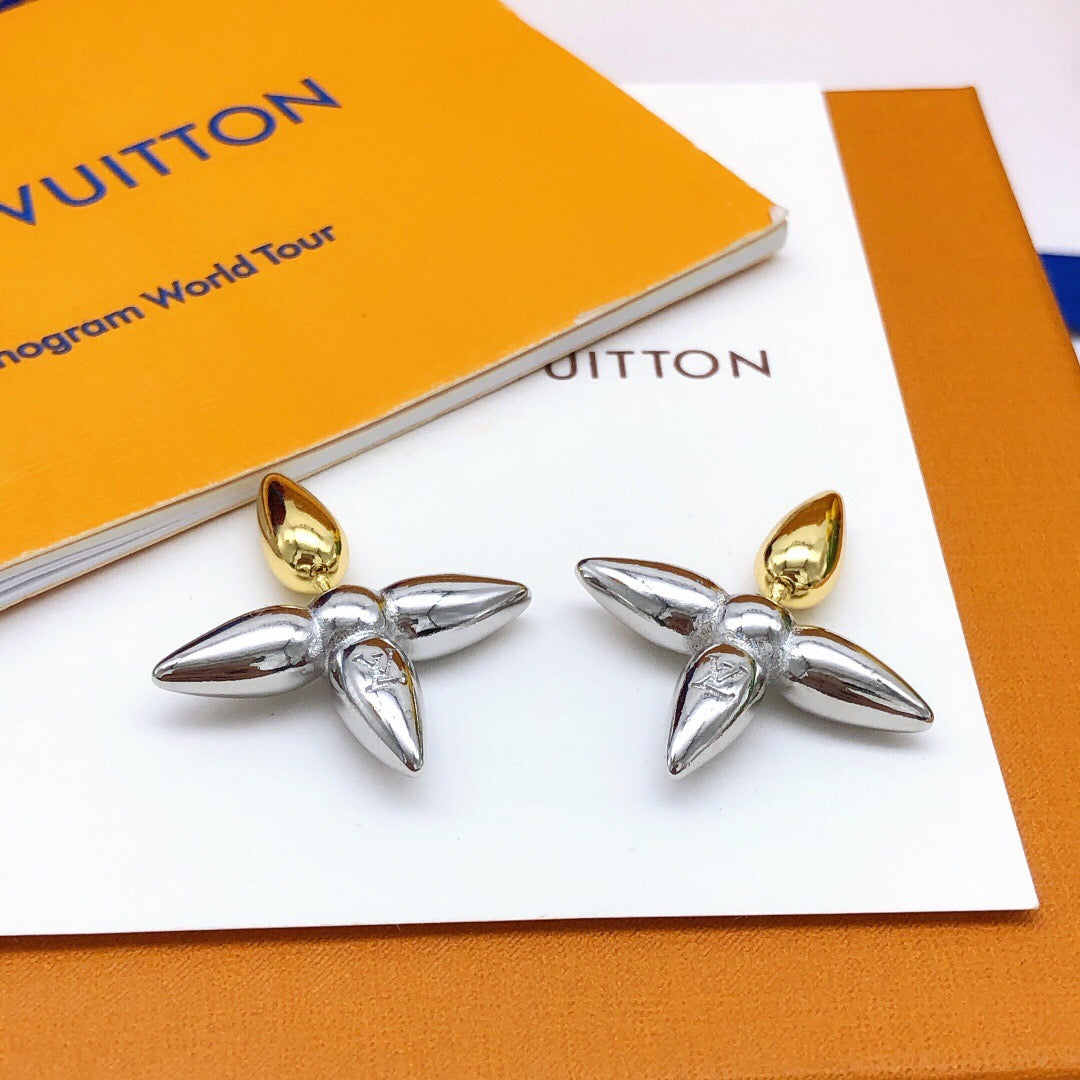 Geometric Emblem Fashion Accessory – Design 004 detail view