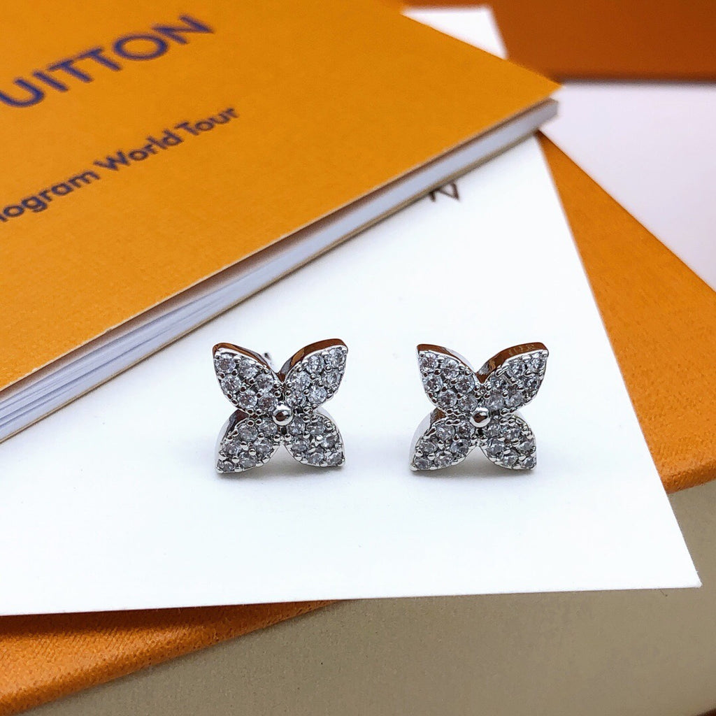 Geometric Emblem Fashion Accessory – Silver Detail close-up detail