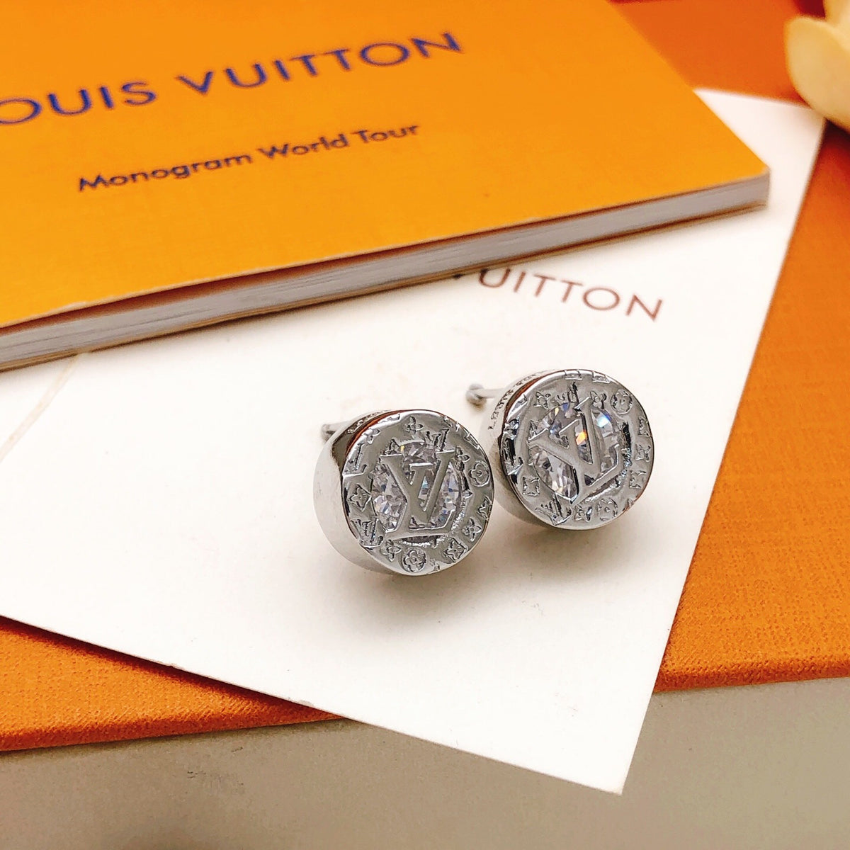 Round Stud Earrings in Silver-Tone – Silver Detail detail view