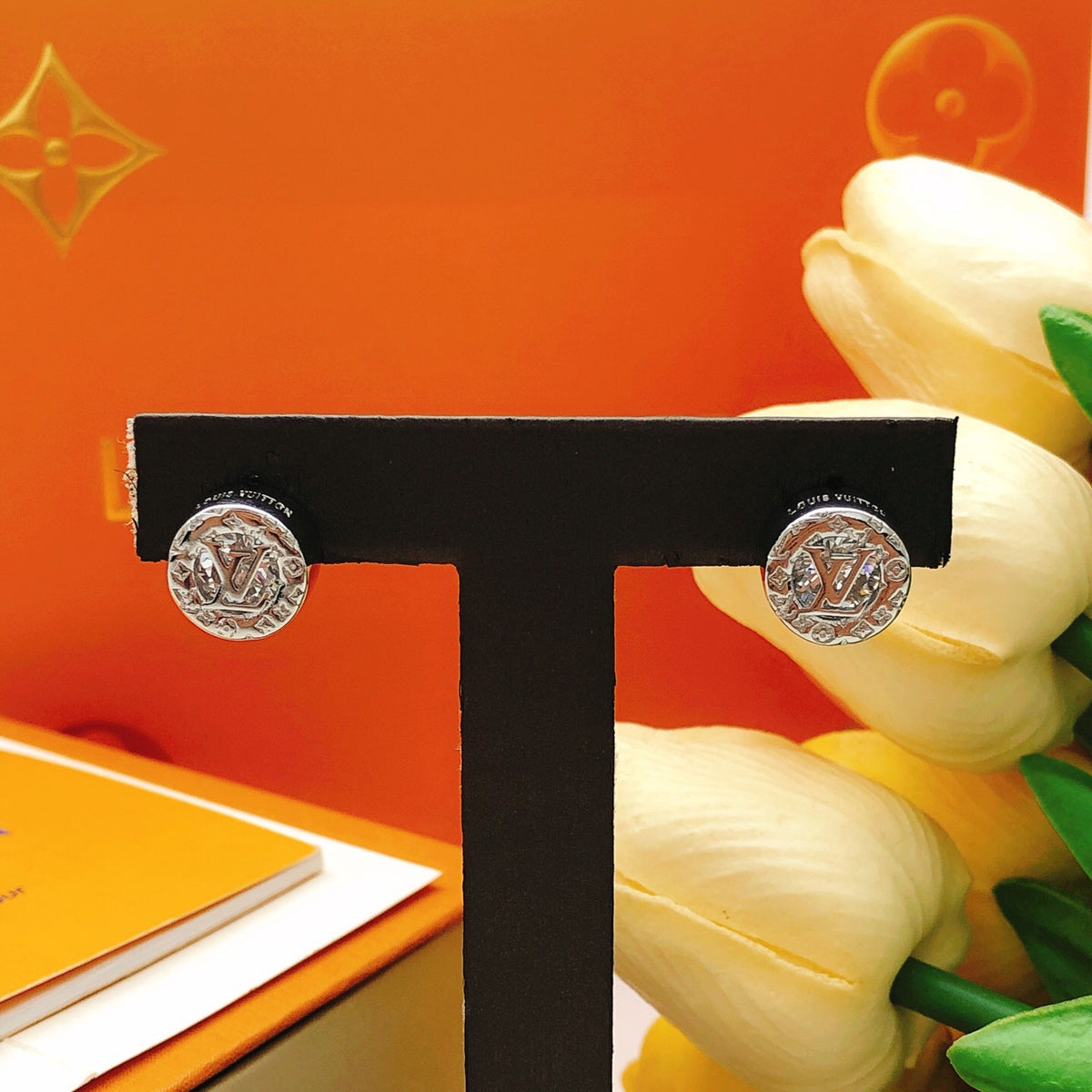 Round Stud Earrings in Silver-Tone – Silver Detail main product view