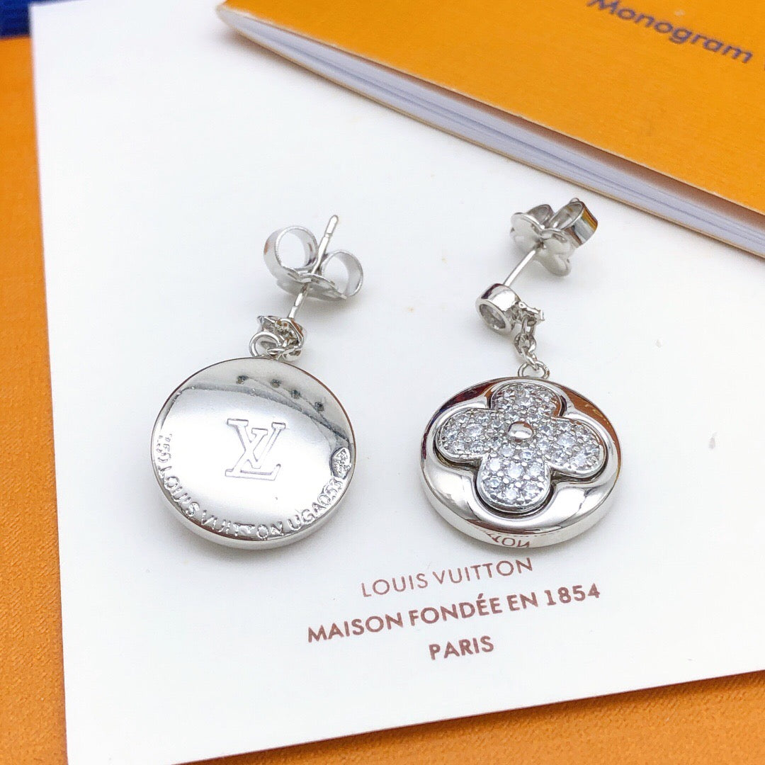 Geometric Emblem Stud Earrings in Silver-Tone – Silver Detail side detail