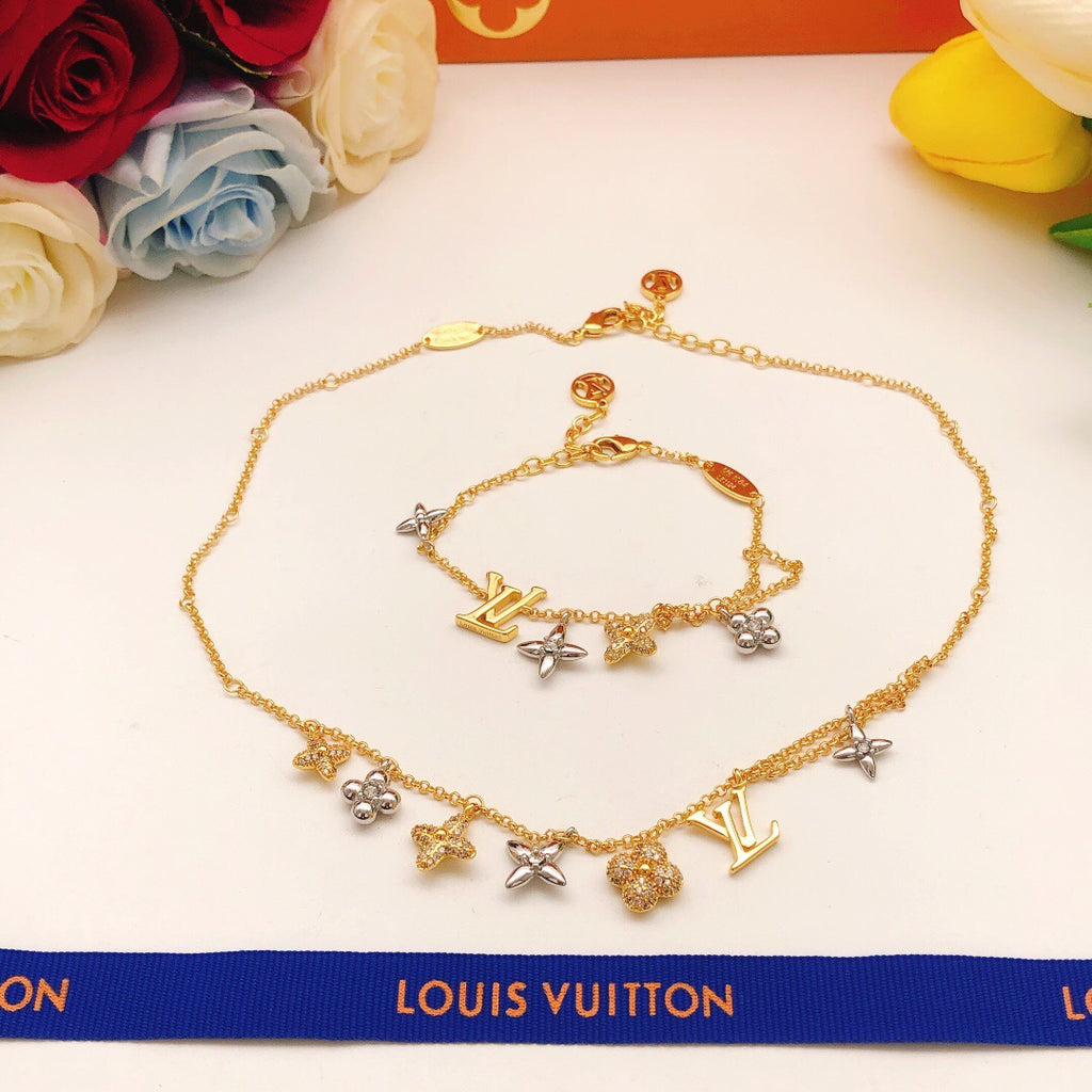 Geometric Emblem Bracelet in Gold-Tone – Design 007 close-up detail