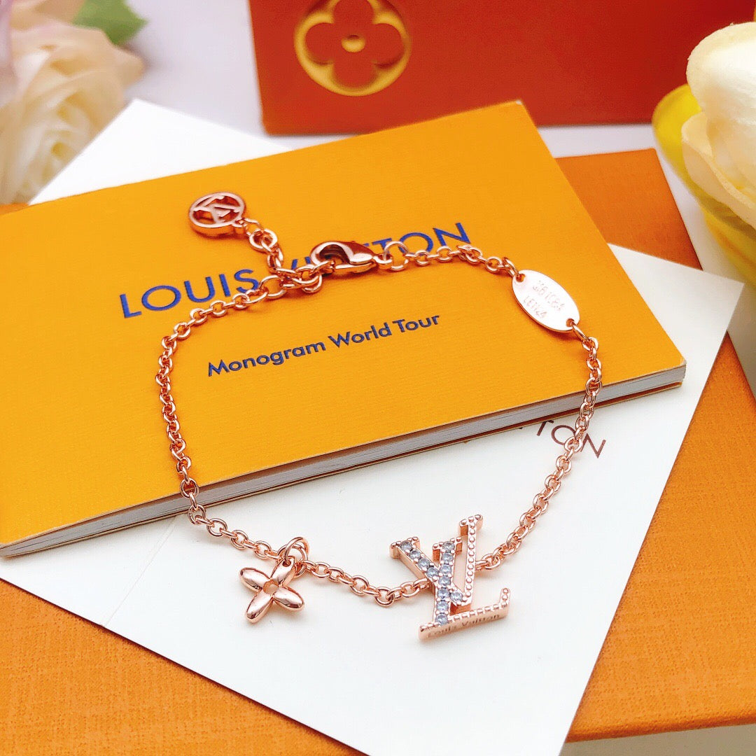 Geometric Emblem Bracelet in Rose-Gold-Tone – Rose Gold Detail – Design 003 detail view