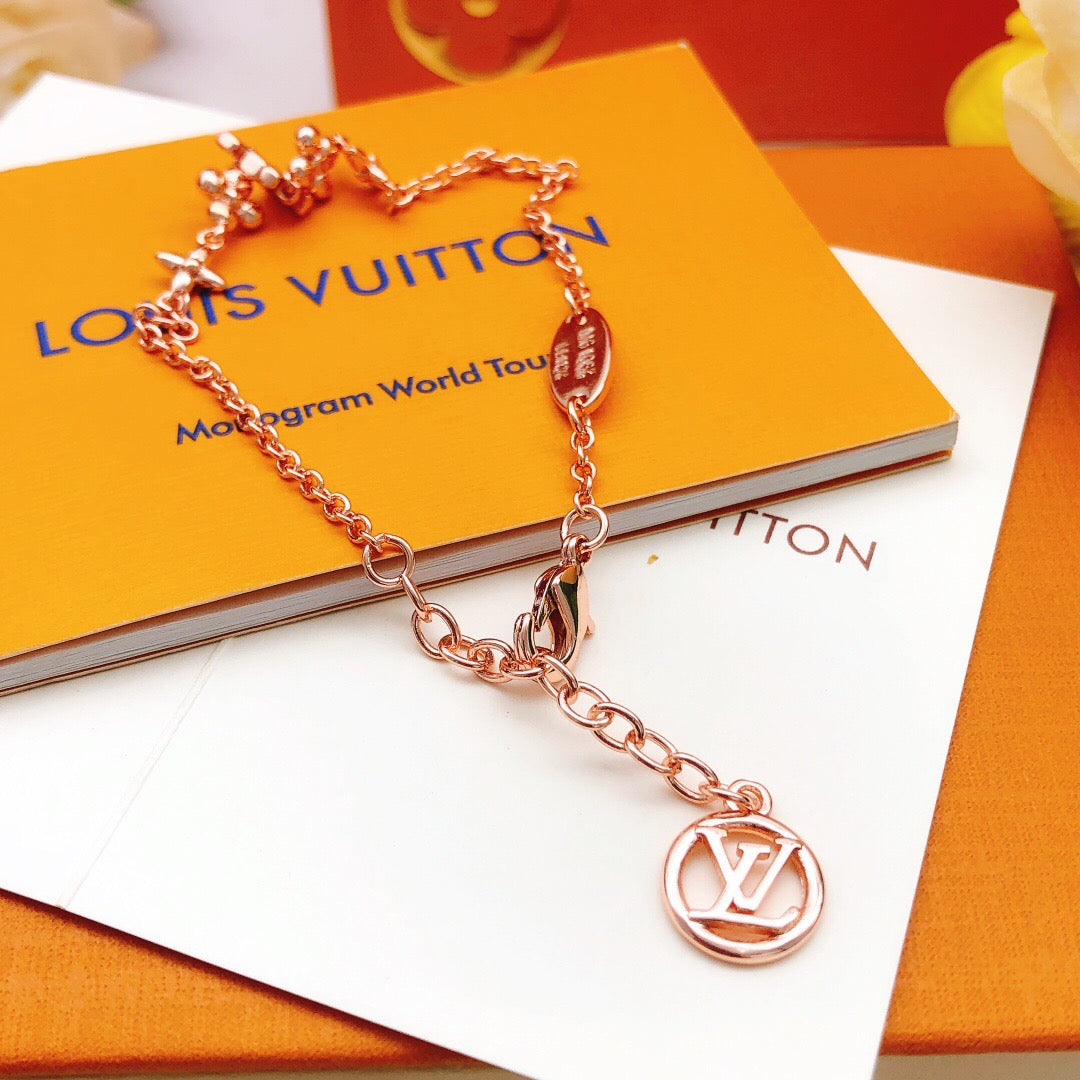 Geometric Emblem Bracelet in Rose-Gold-Tone – Rose Gold Detail – Design 002 detail view