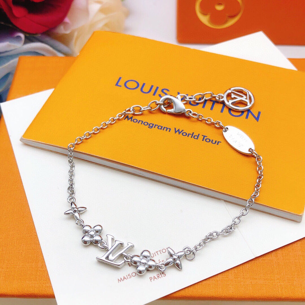 Geometric Emblem Bracelet in Silver-Tone – Silver Detail – Design 002 detail view
