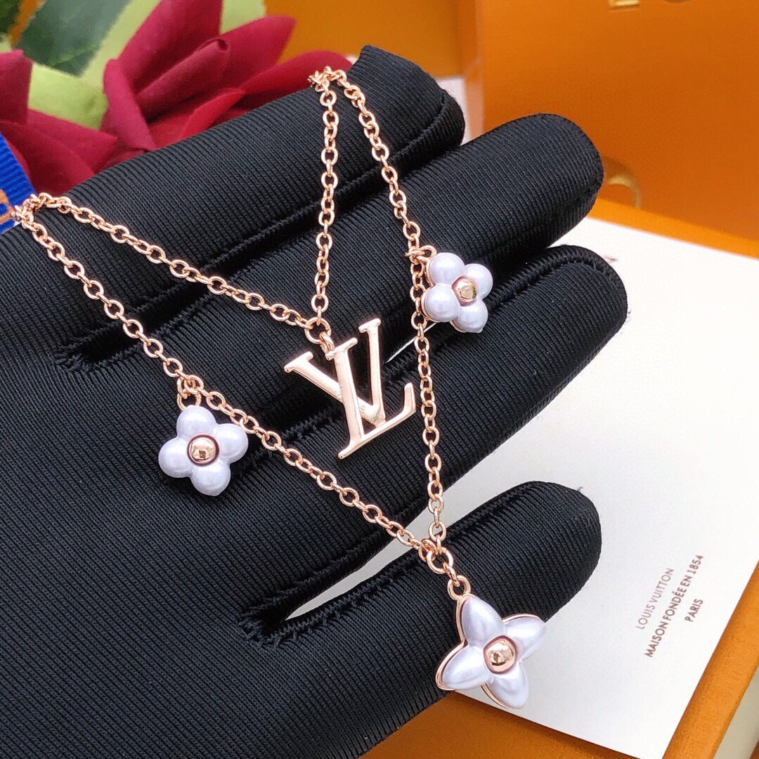 Geometric Emblem Pendant Necklace in Rose-Gold-Tone – Rose Gold Detail side detail