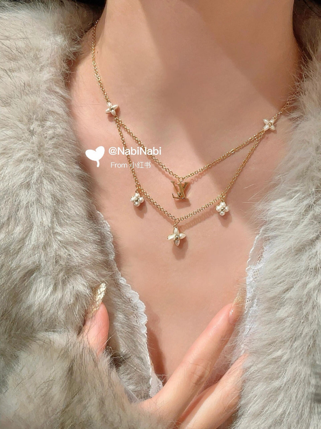 Floral Double-Layer Pendant Necklace detail view