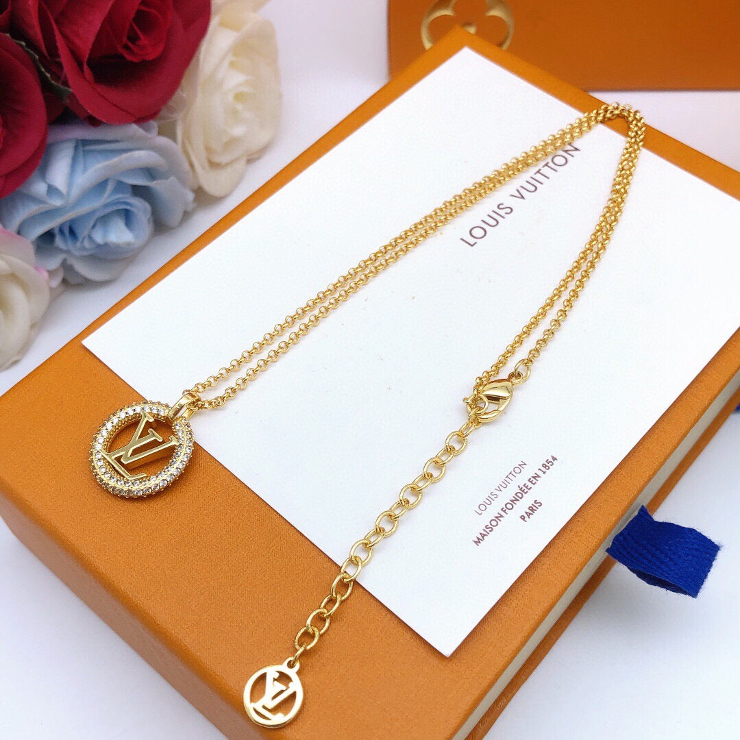 Round Pendant Necklace in Gold-Tone – Design 001 close-up detail