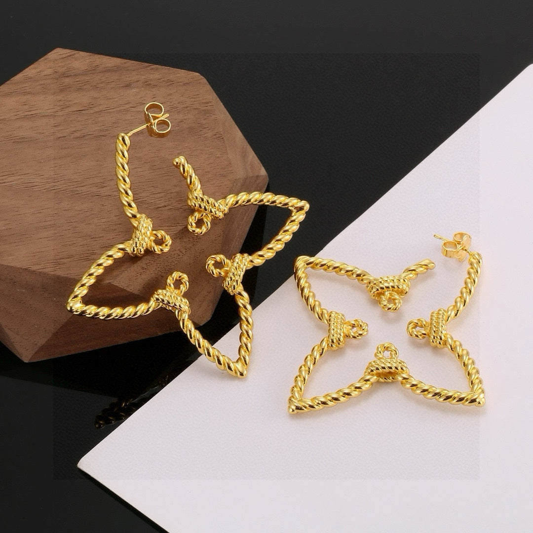 Clover Stud Earrings in Polished Metal-Tone – Clover Detail – Design 002 close-up detail