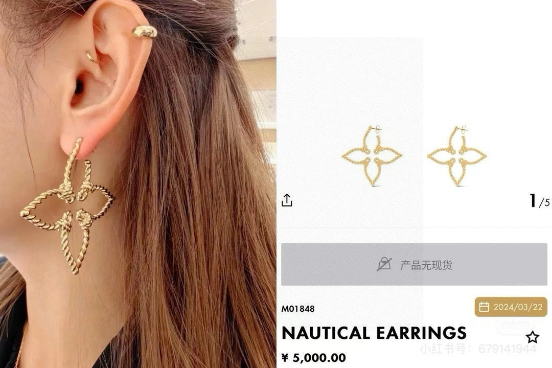 Clover Stud Earrings in Polished Metal-Tone – Clover Detail side detail