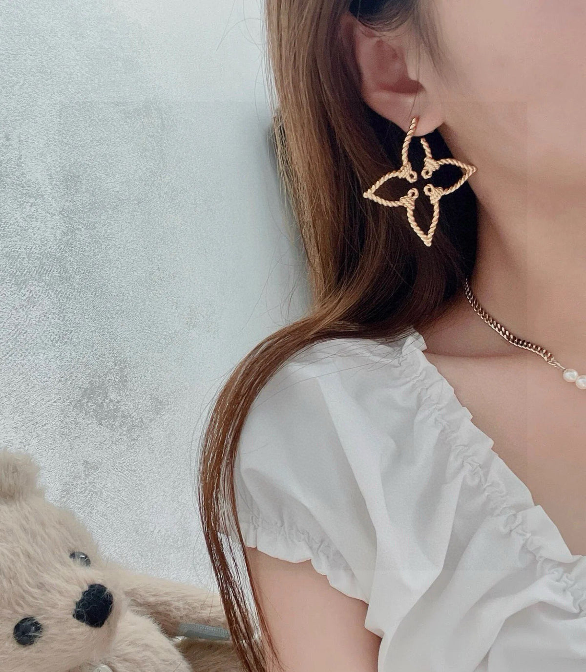 Clover Stud Earrings in Polished Metal-Tone – Clover Detail detail view