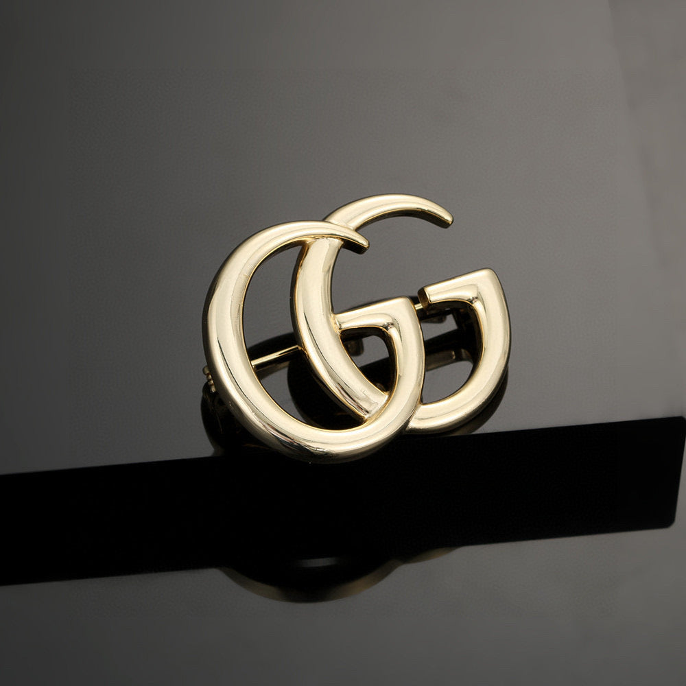 Geometric Emblem Brooch in Polished Metal-Tone – Vintage Detail – Design 002 close-up detail