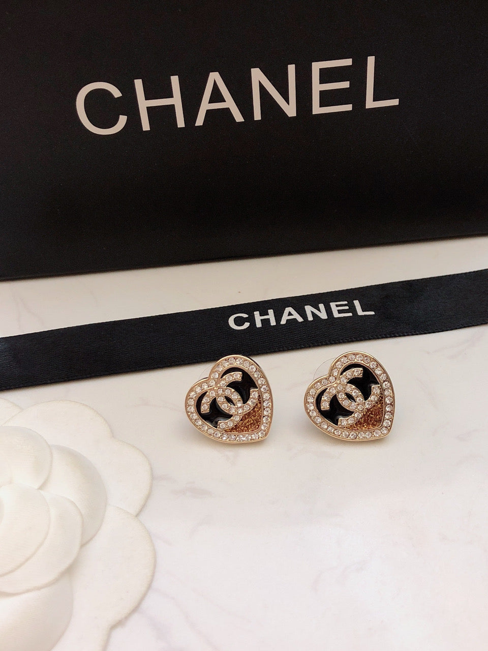 Heart Stud Earrings in Polished Metal-Tone – Heart Detail detail view