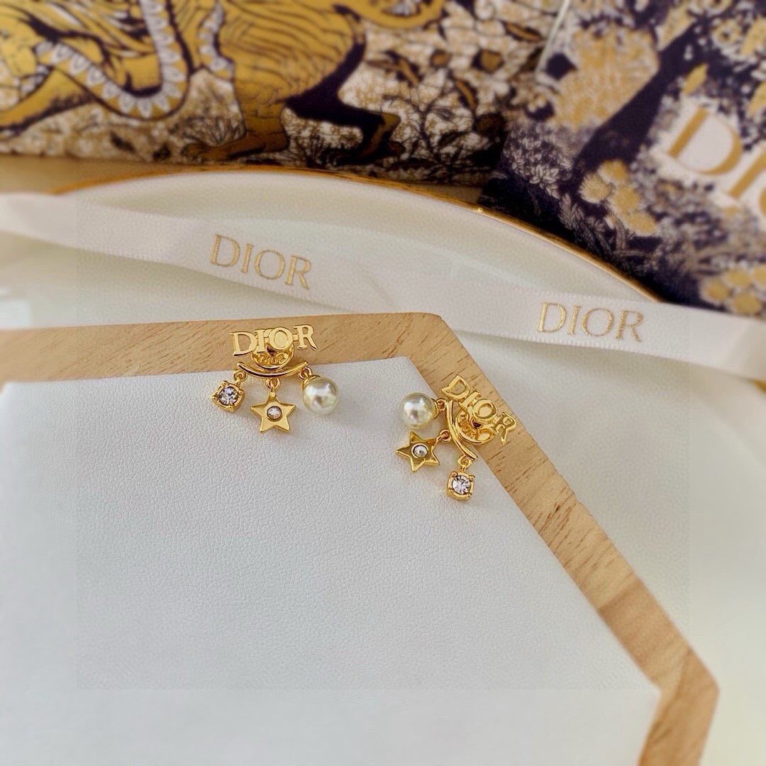 Martin Graham earrings in polished metal-tone – side detail