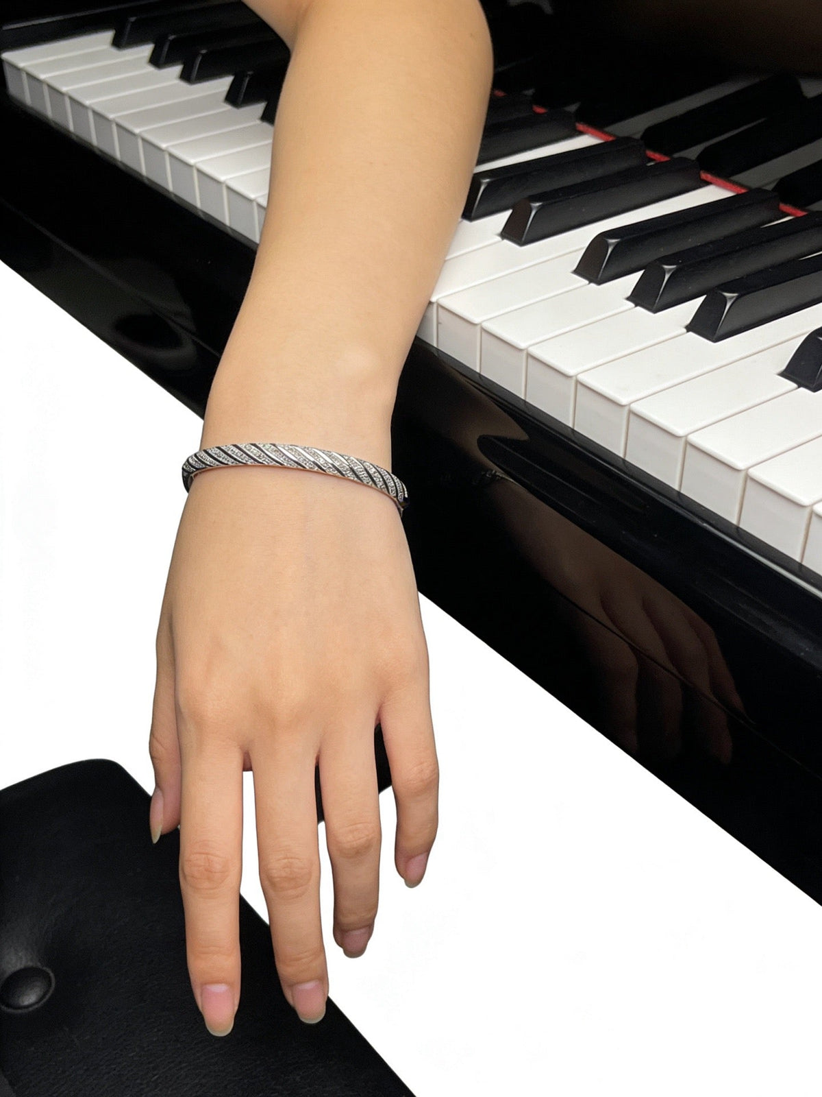 Martin Graham bracelet in polished metal-tone – side detail