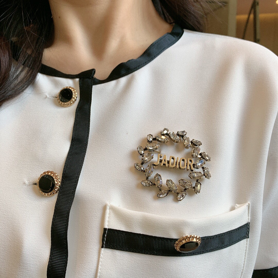 Martin Graham brooch in polished metal-tone – side detail