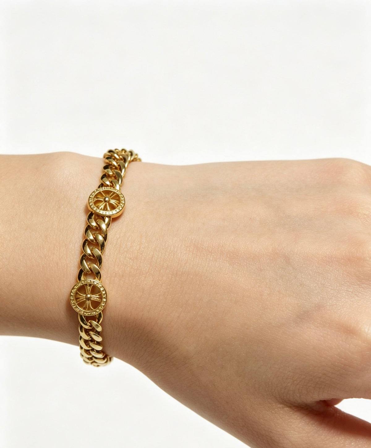 Martin Graham bracelet in polished metal-tone – side detail