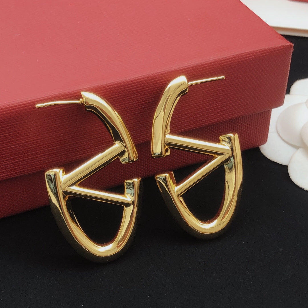 Martin Graham drop earrings in polished metal-tone – side detail