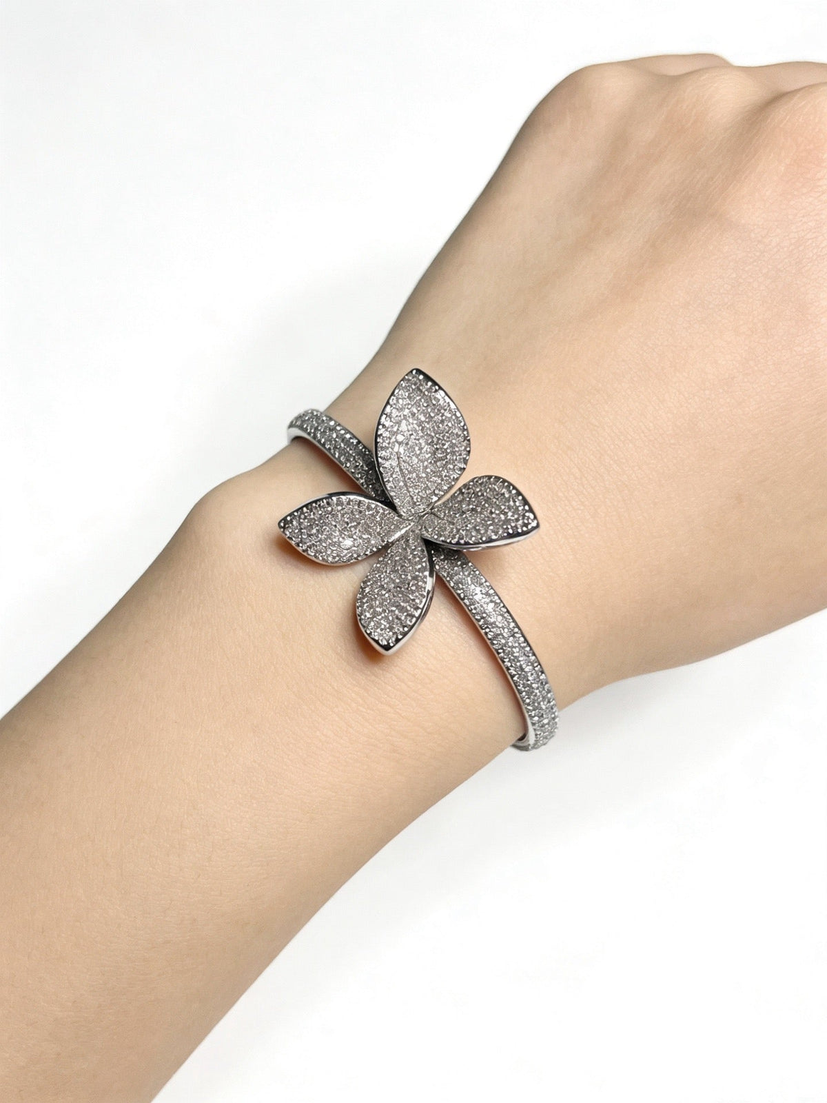 Martin Graham bracelet in polished metal-tone – side detail