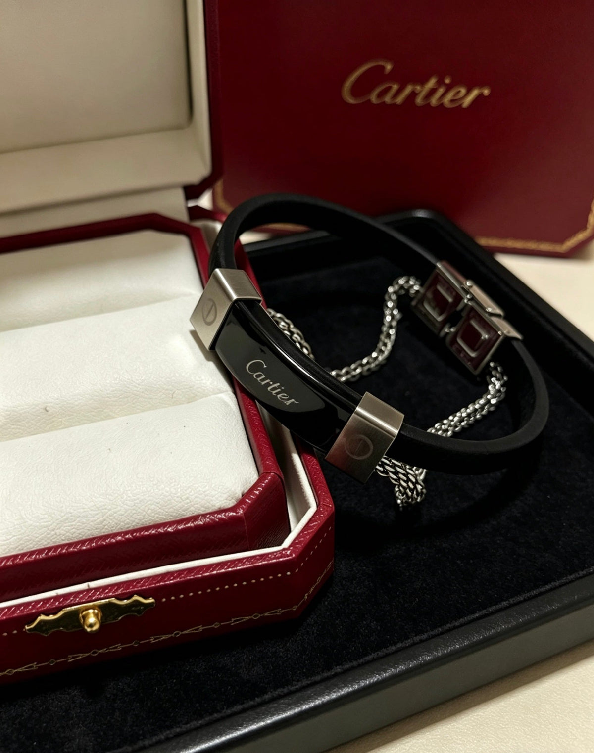 Martin Graham bracelet in polished metal-tone – side detail