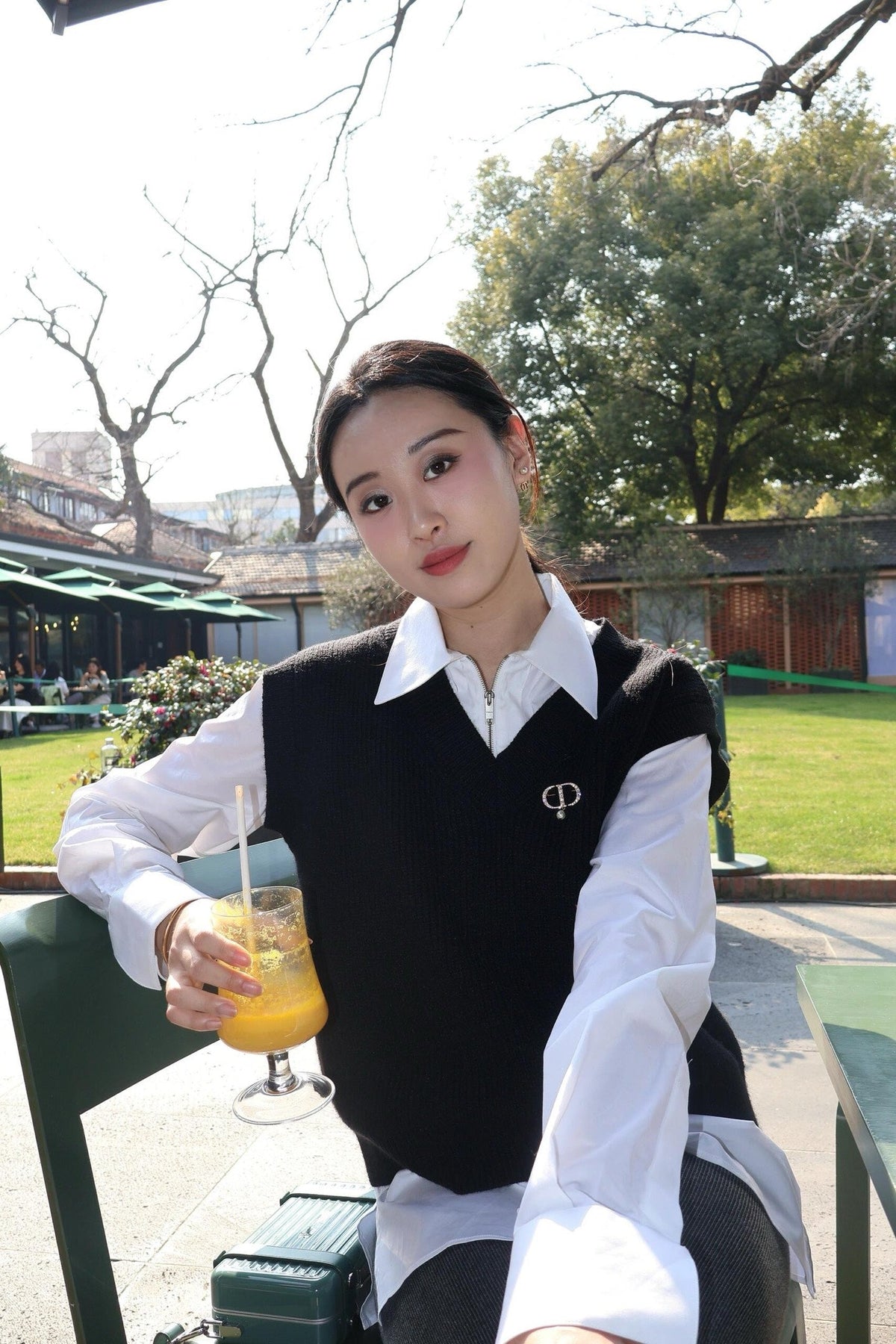Martin Graham brooch in polished metal-tone – detail view