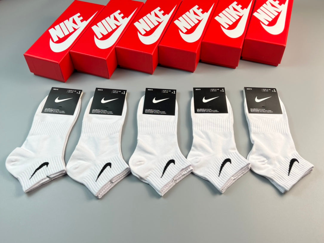 Nike Logo No-Show Apparel - Assorted Set