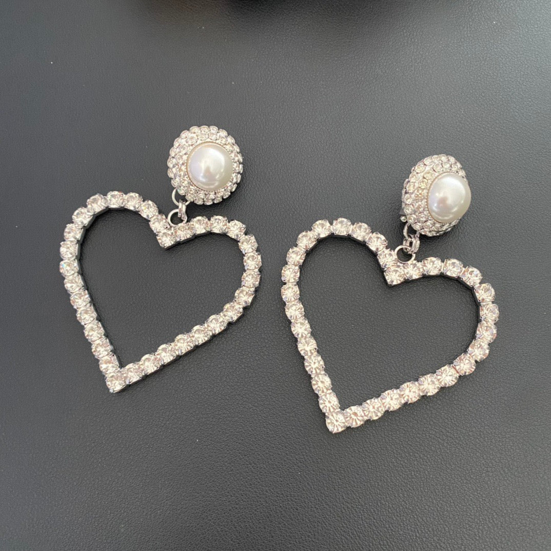 Heart Jewelry Accessory in Polished Metal-Tone – Pearl Detail main product view